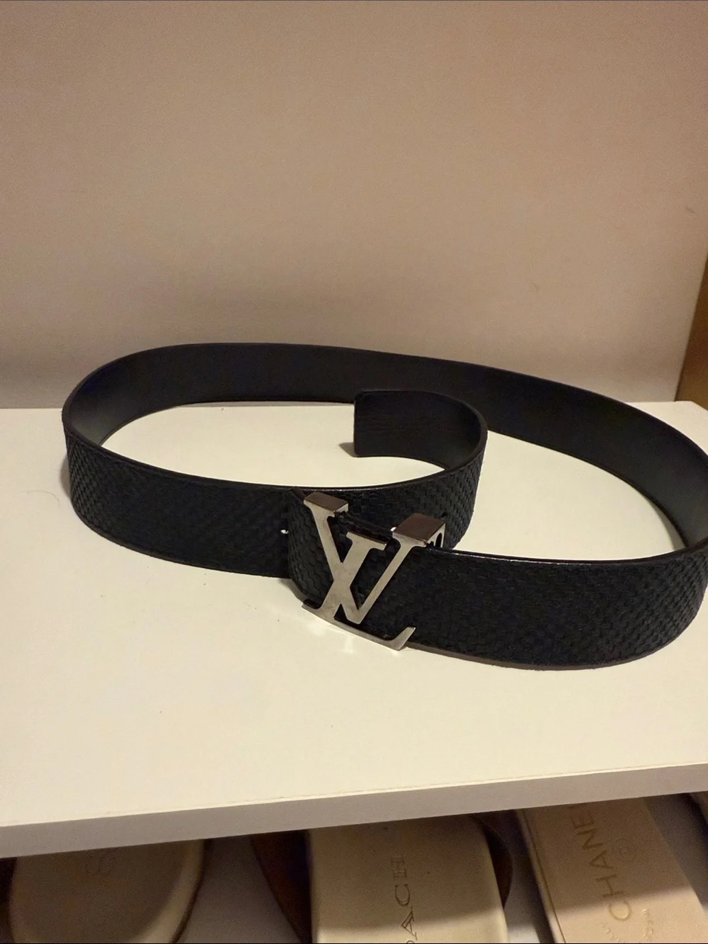 Louis Vuitton Black Textured Leather Men's Belt with Silver LV Buckle - Picture 8 of 9